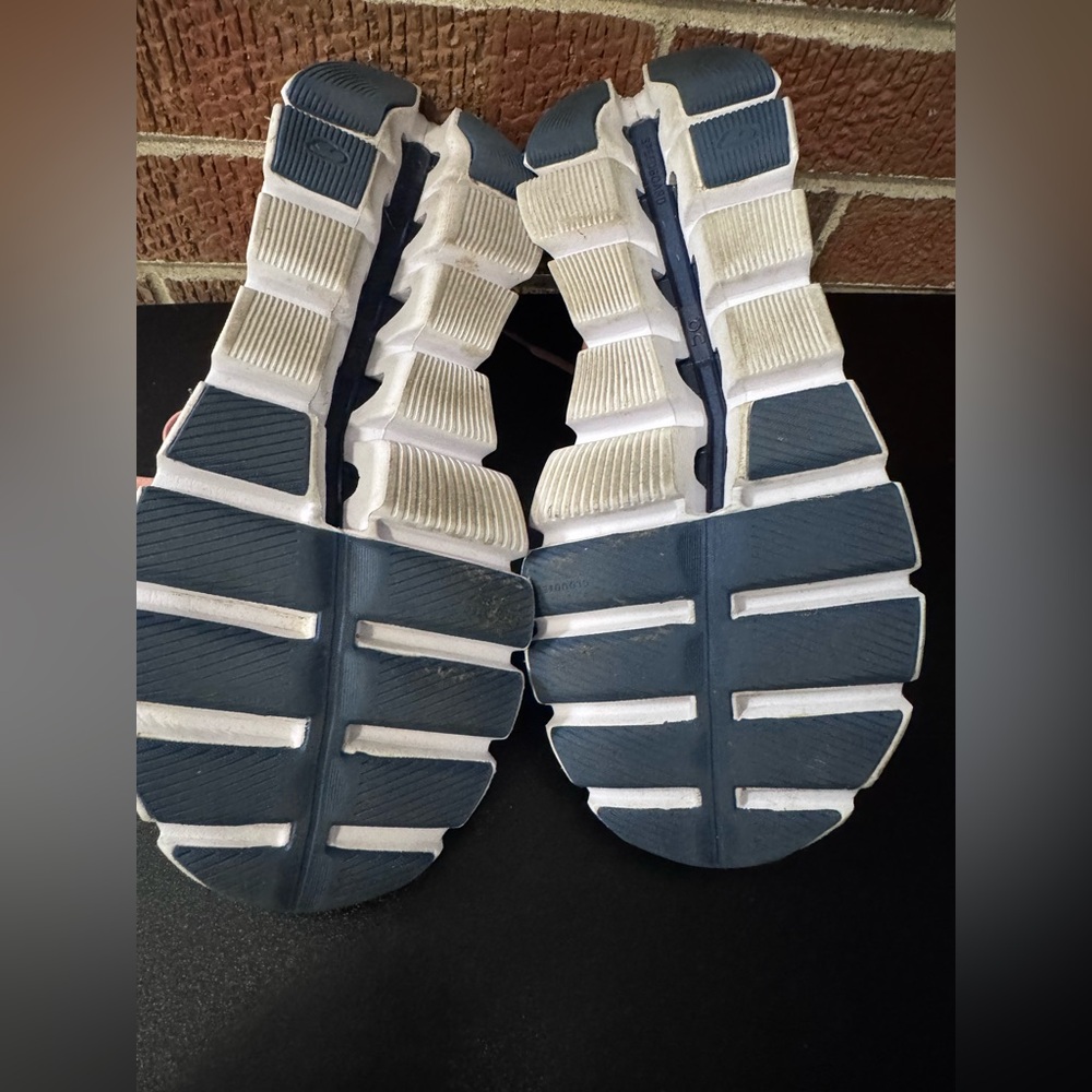 On Cloud On running cloud tech swift running shoe… - image 8